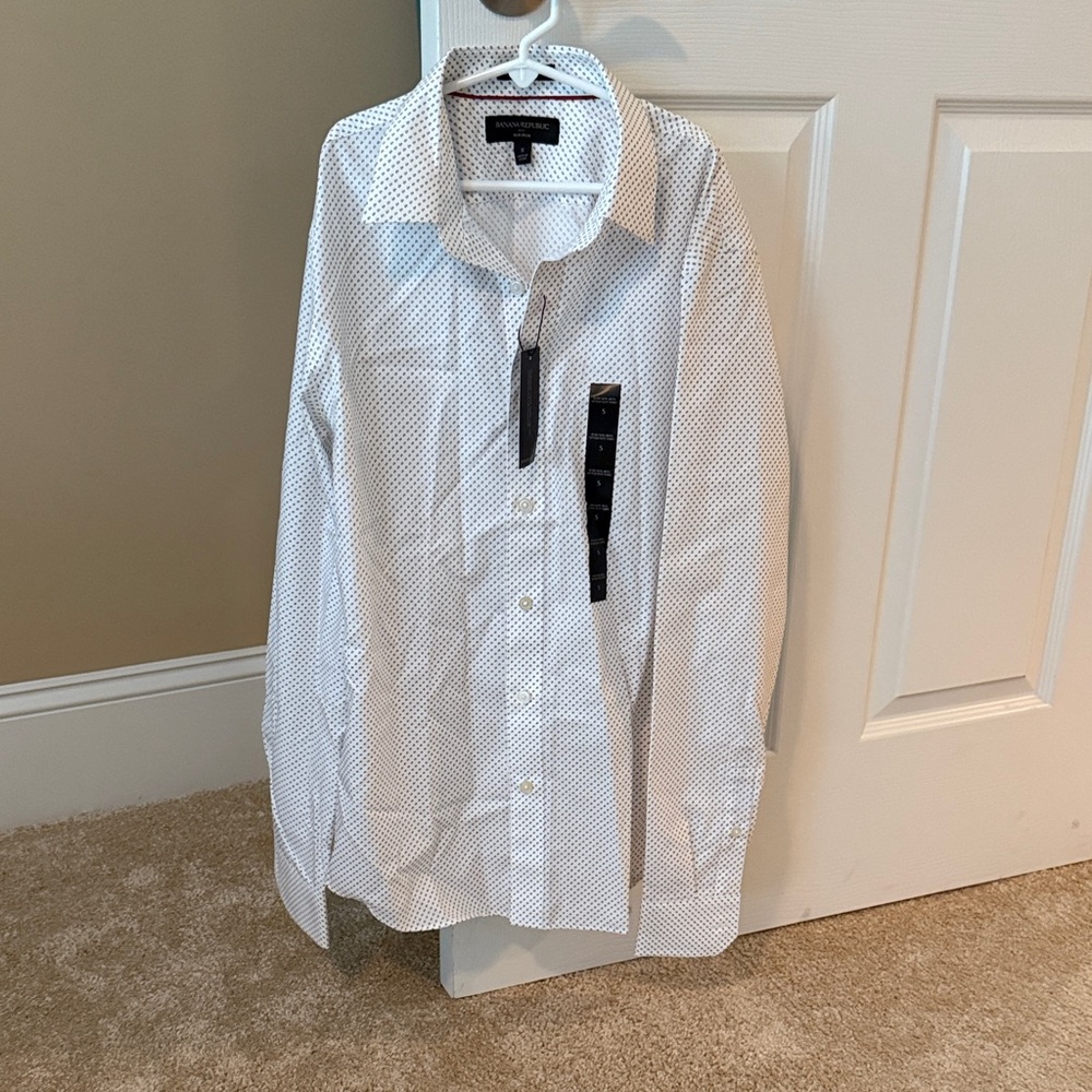 Men’s Banana Republic White Geometric Dress Shirt. Size S. Never wore. Tags on